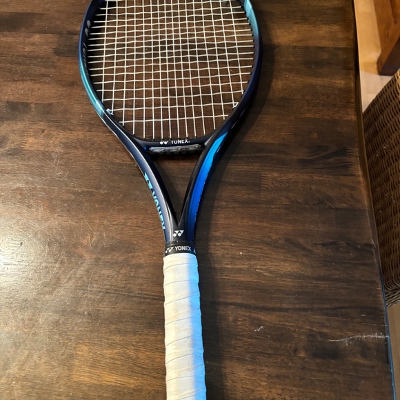 Yonex EZONE 100  Racket - 7th Generation - Picture 10 of 14
